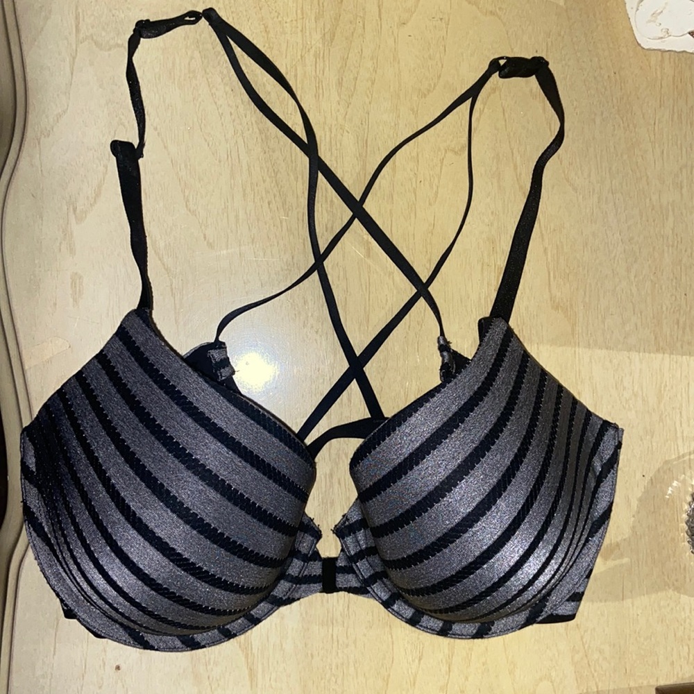 Victoria’s Secret NWOT 36D bra